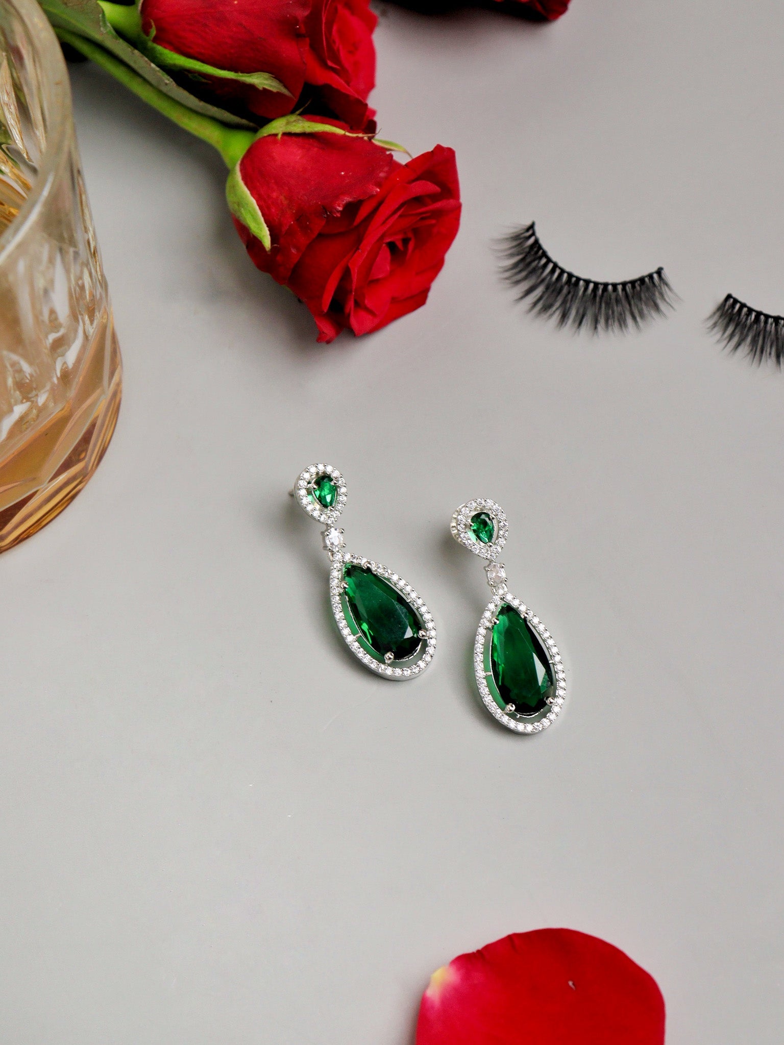 Dazzling store emeralds jewelries